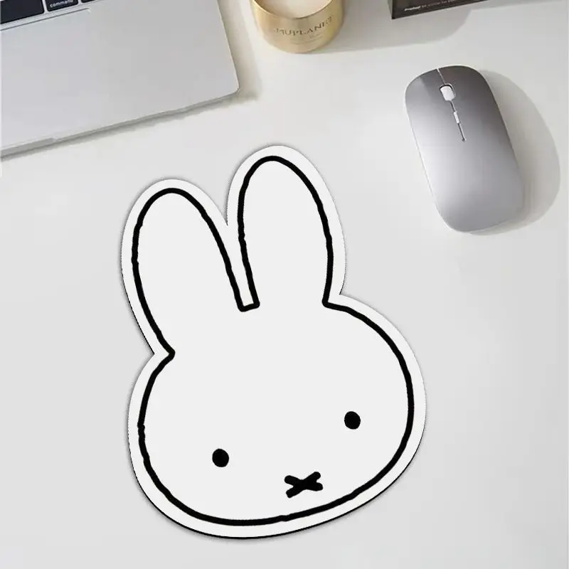 Gaming Keyboard And Mouse Pad - وسادة فأرة على شكل أرنب كاوايي