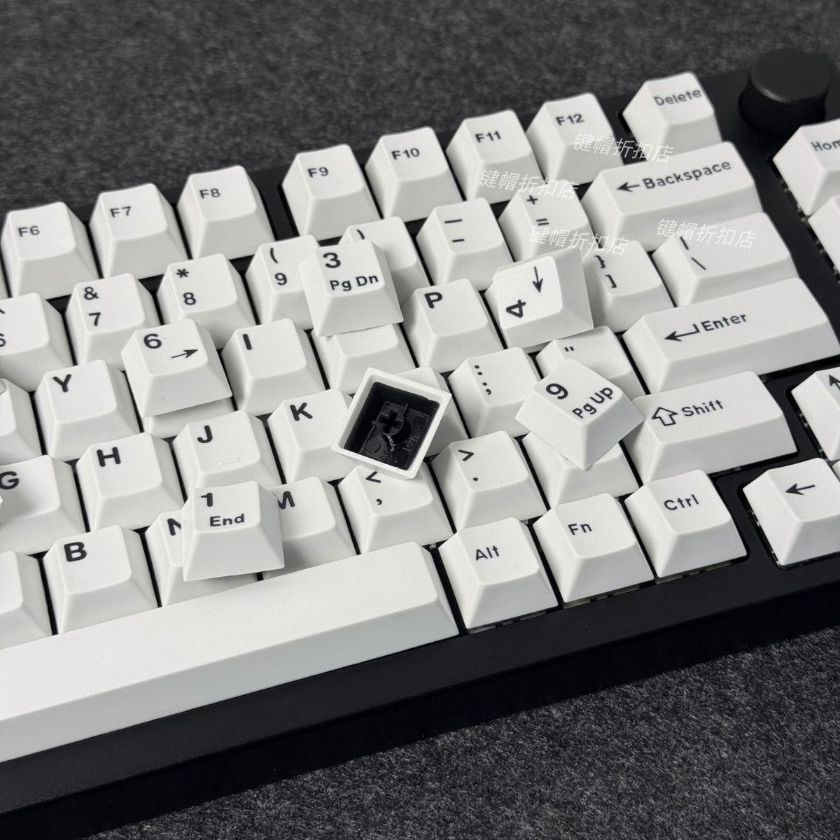 أغطية مفاتيح بيضاء نقية بتصميم - مراجعة Gaming Keyboard Extension وسعره